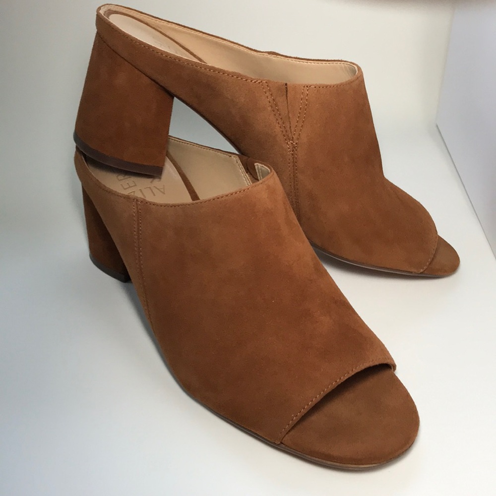 Naturalizer Cyprine Suede mules 7.5N NWOT.